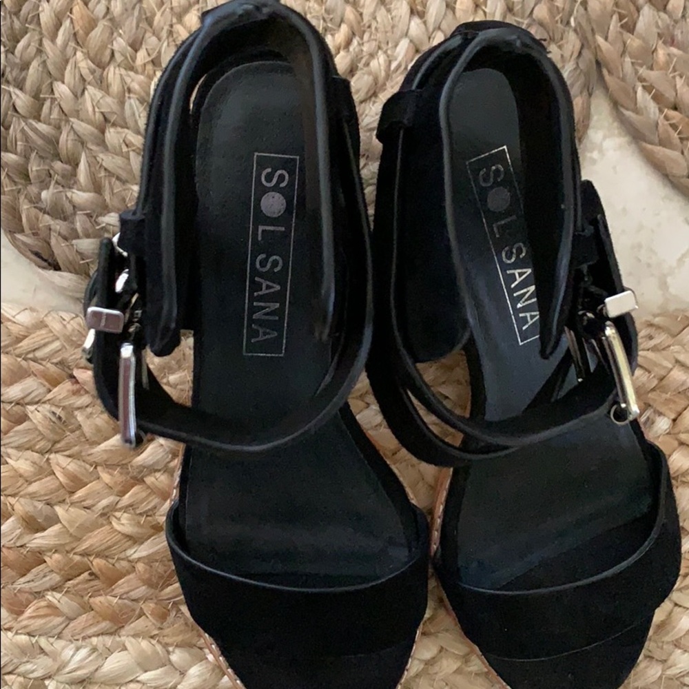 Sandals - Picture 3 of 4